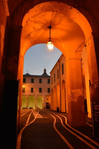 215_Luci a Palazzo Santa Chiara_Tema Tempi Moderni